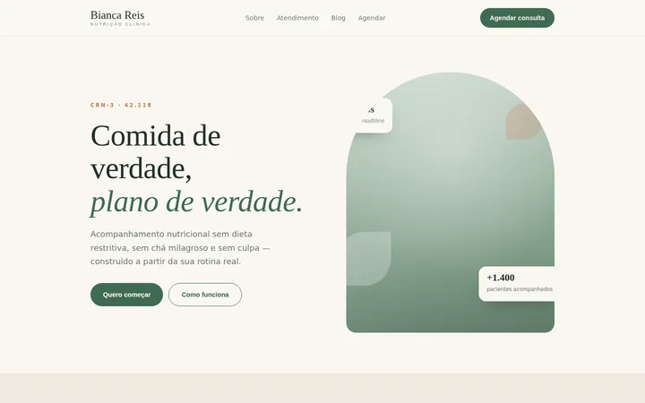 Página inicial do projeto conceitual Bianca Reis Nutrição, em tons de creme e verde com tipografia serifada.