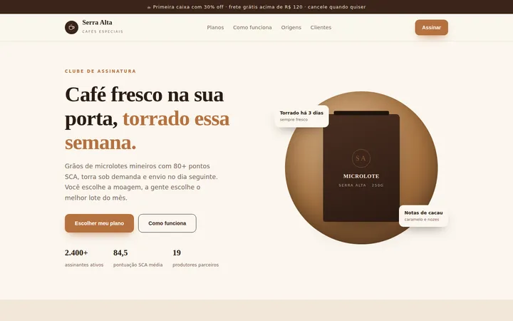 Página inicial do projeto conceitual Café Serra Alta, um clube de assinatura de café em tons de creme e cobre.